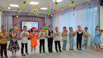 Мама любимая, самая родная, с праздником! Мама любимая, самая родная, с праздником!.