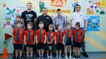 Спортивные развлечения с родителями, посвященные Дню защитника Отечества, прошли в старших группах. Спортивные развлечения с родителями, посвященные Дню защитника Отечества, прошли в старших группах.